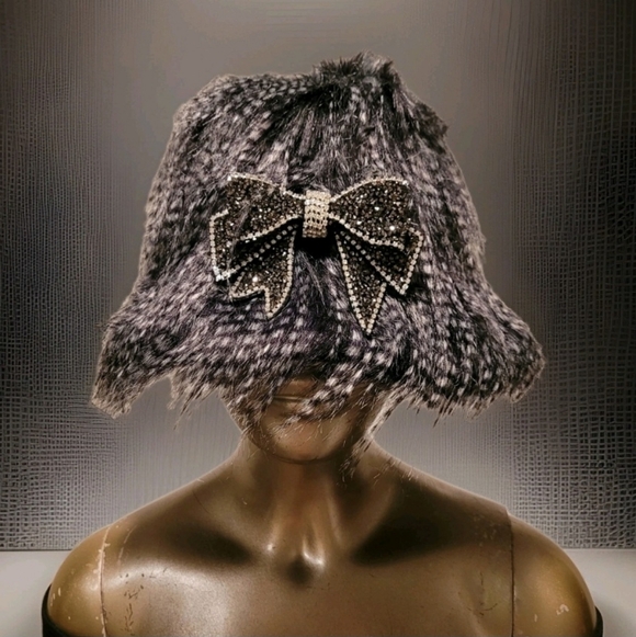 Vintage Black Faux Chinchilla Fur Super Furry Bucket Hat w/ Vtg. Crystal Brooch - Picture 12 of 16